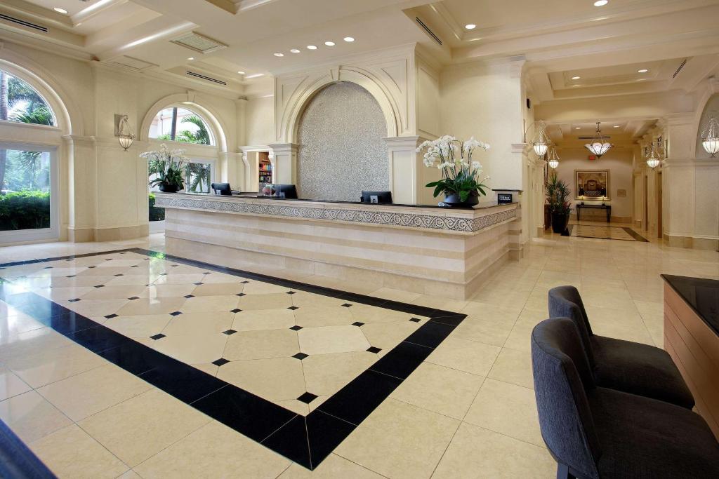Hilton Naples photo 2