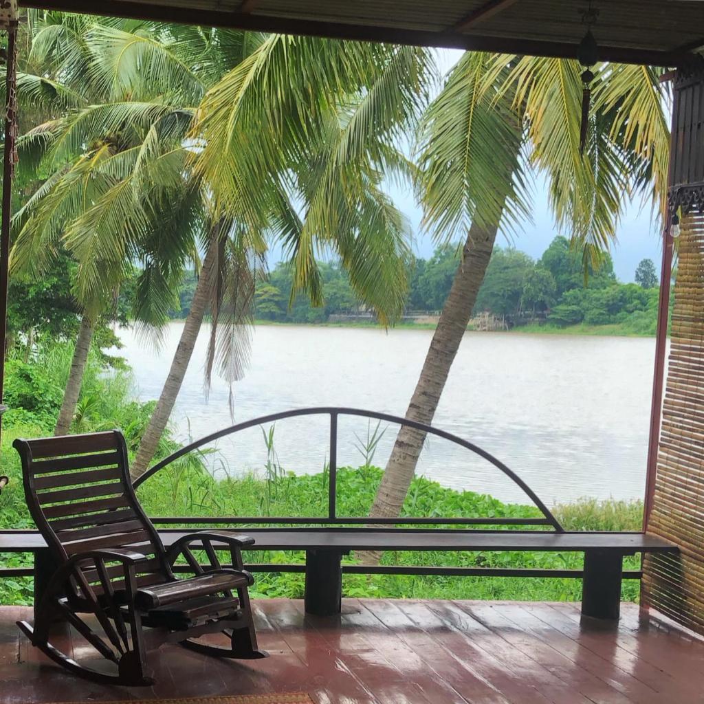River Flow House (บ้านสายนํ้า)