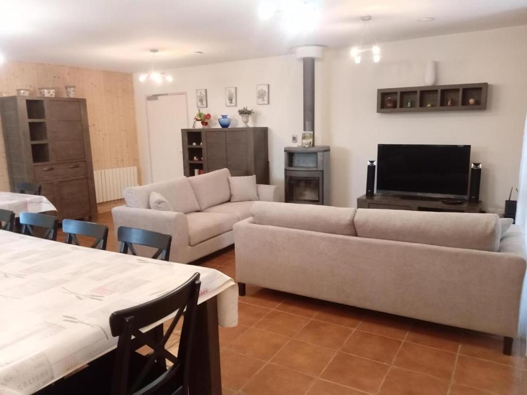 Gîte Mesples, 6 pièces, 15 personnes - FR-1-489-484 photo 1