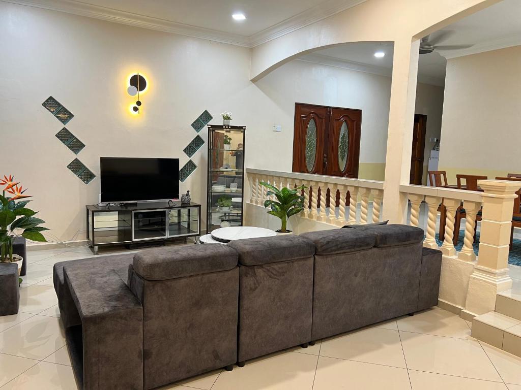 Mutiara Villa Homestay - Comfort Away From Home photo 1