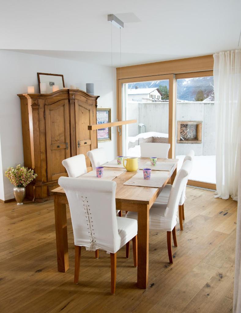 Valmala holiday flat for 5 people and a family dog with fenced garden photo 2