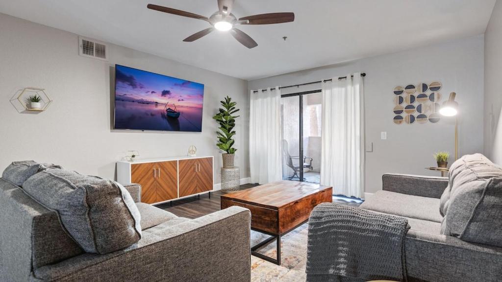 Beautiful Newly Remodeled 2-bdrm Biltmore Condo! image