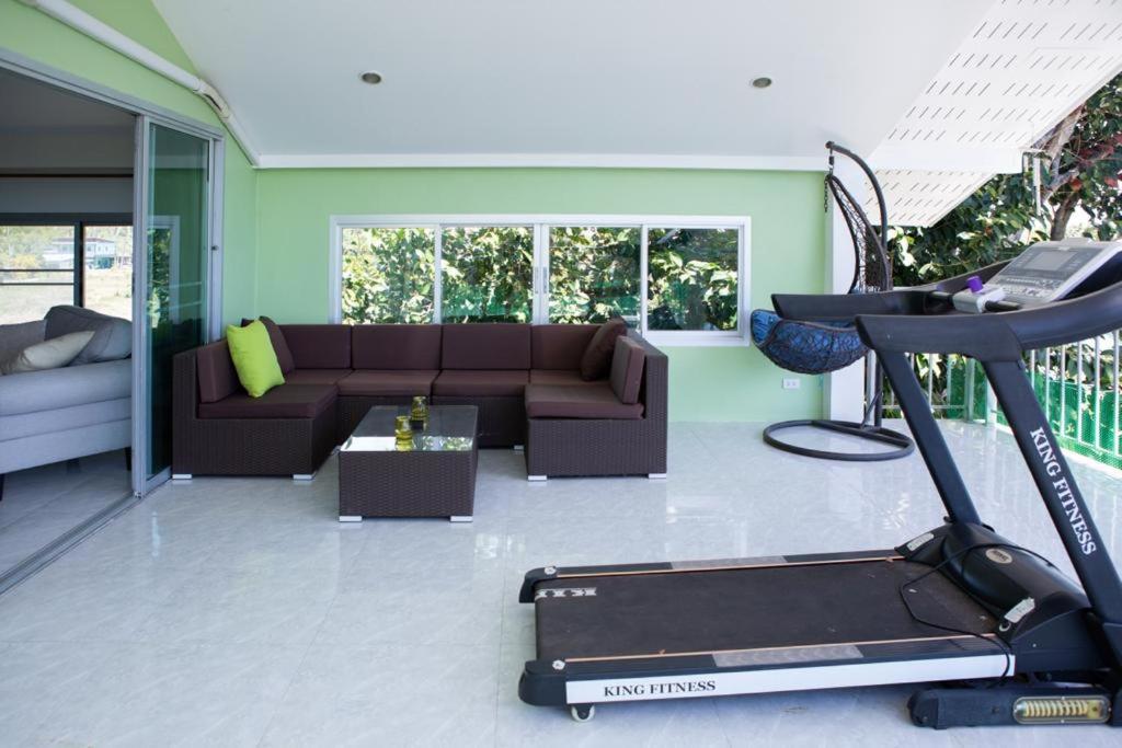 Green Orchid home photo 2