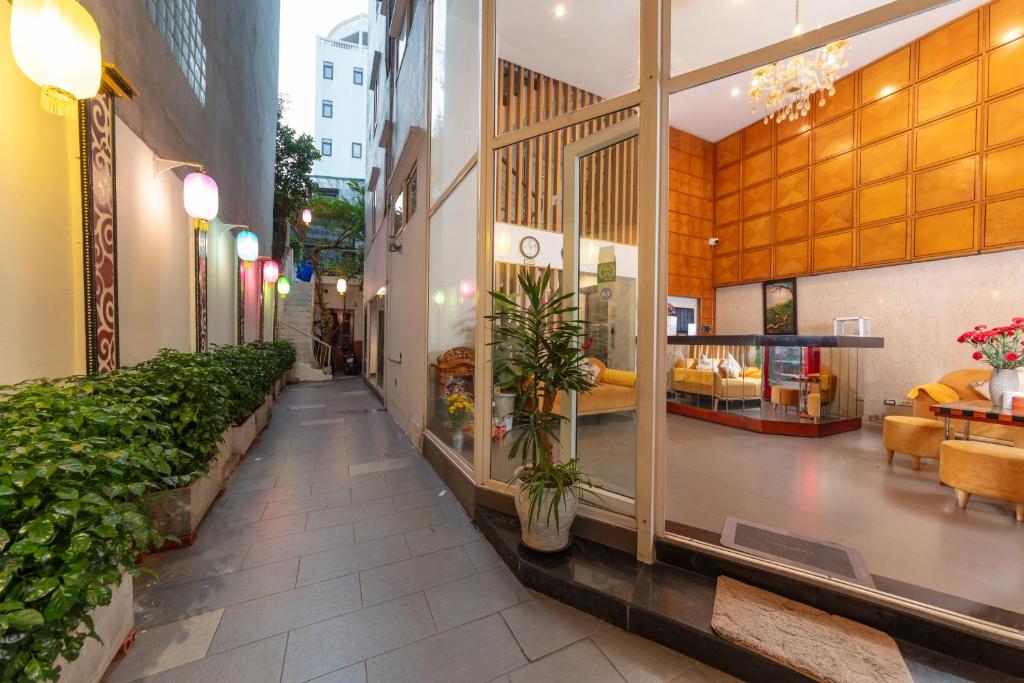 Golden Sunshine Villa Hotel and Travel