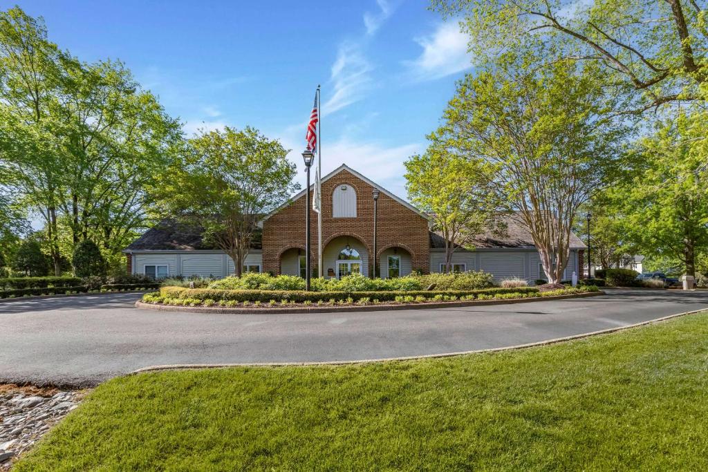Hilton Vacation Club The Historic Powhatan Williamsburg image