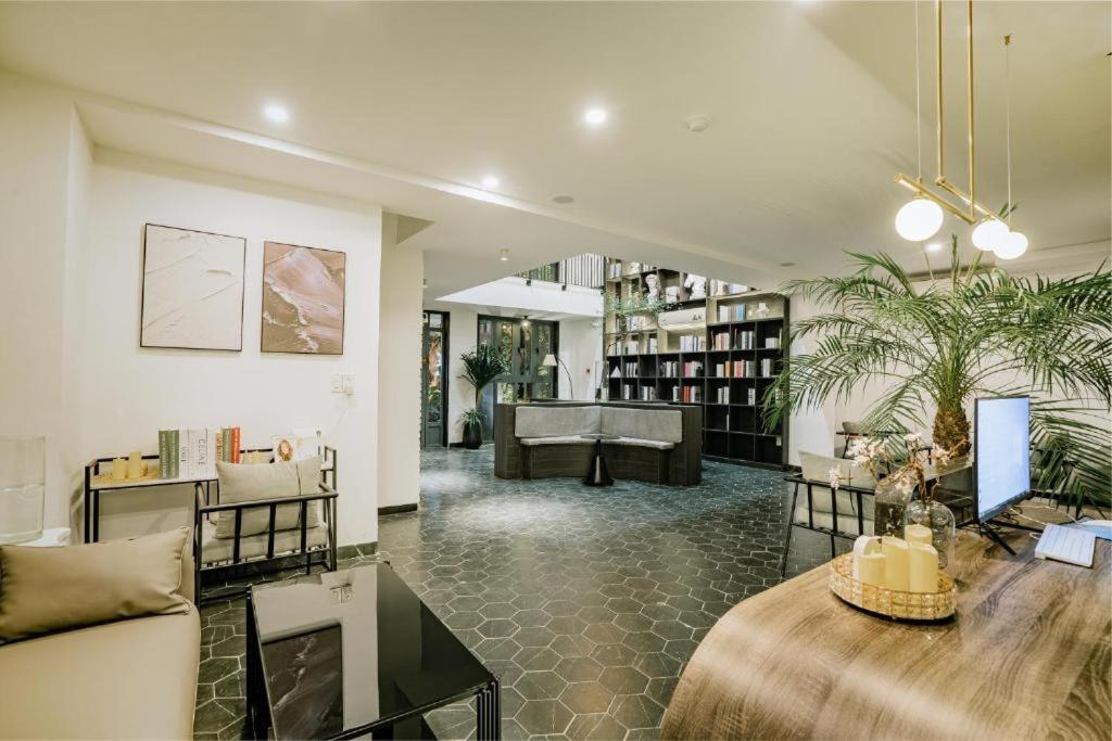 MinT Hotel - 22 Đỗ Quang Đẩu, Q1 - by Bay Luxury