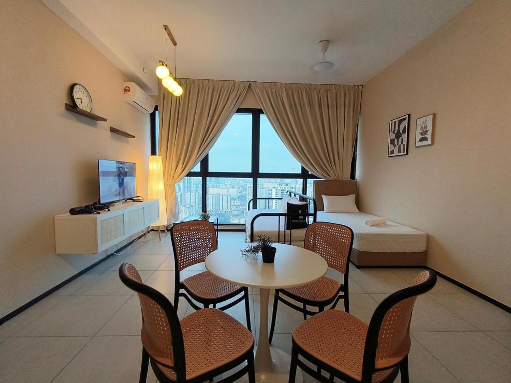 New 2BR or 3BR Cozy Urban Suite Homestay at Georgetown8-10pax by URBAN STAYCATIONS photo 4