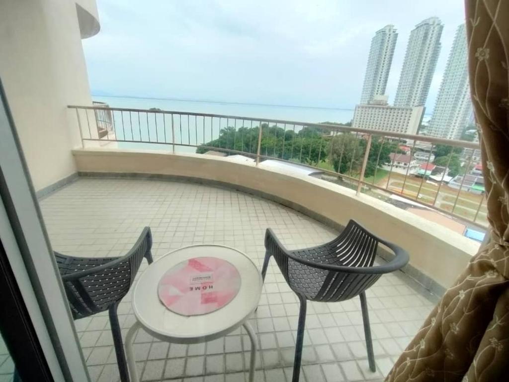 Seaview Deluxe Rainbow Paradise Tg Bungah 8pax - Tap to explore photos