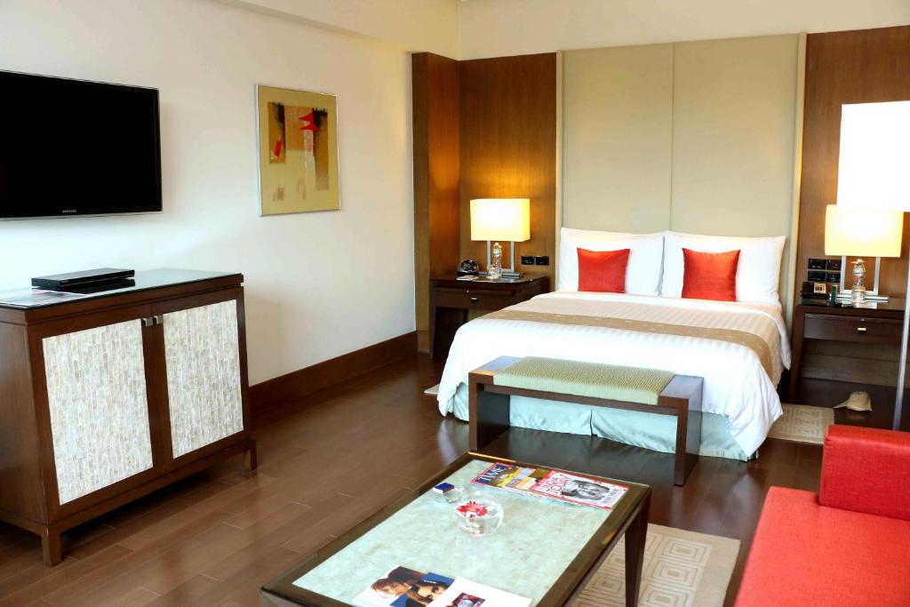 Сьюит (Суперлюкс с трансфером от/до аэропорта в 2 стороны), The Oberoi Gurgaon