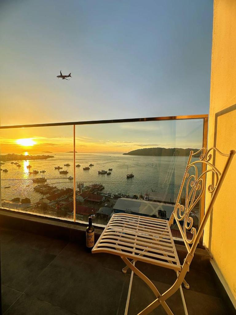 Sunset Seaview Studio Apartment at Kota Kinabalu City Centre photo 2