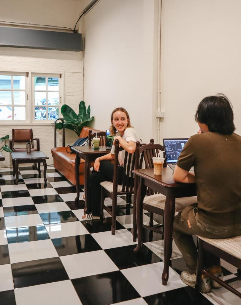 Noir Cafe And Hostel - Chinatown Bangkok photo 3