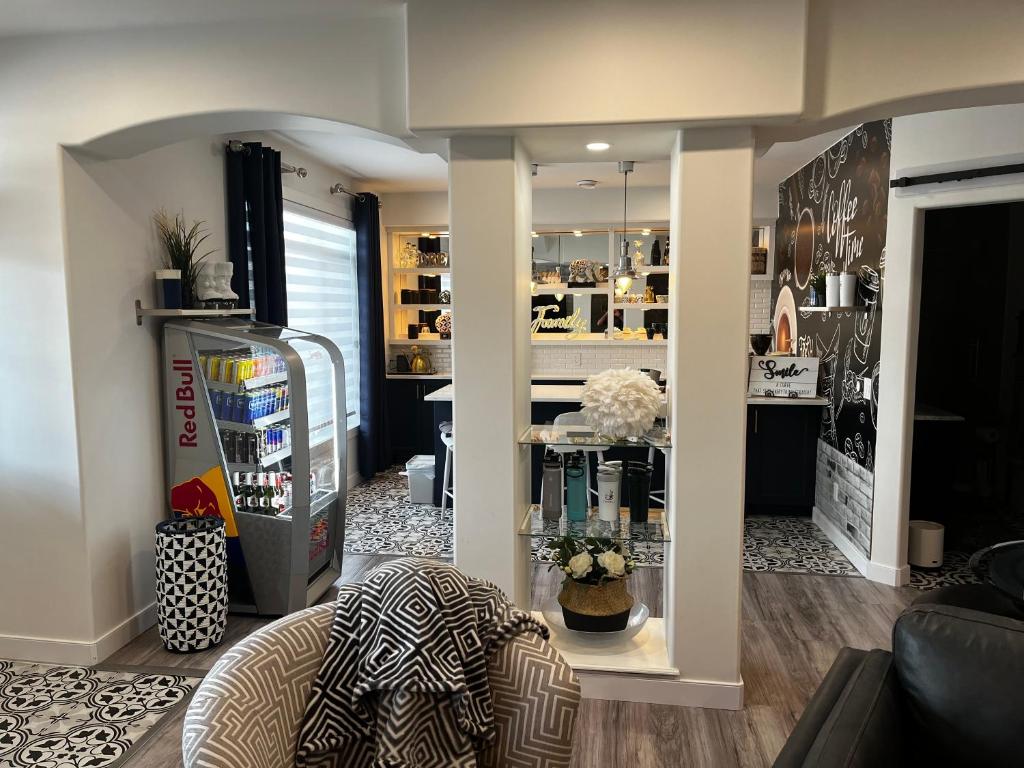 Stunning Italian Cafe Themed Studio Apartment Backing on a Canal photo 1