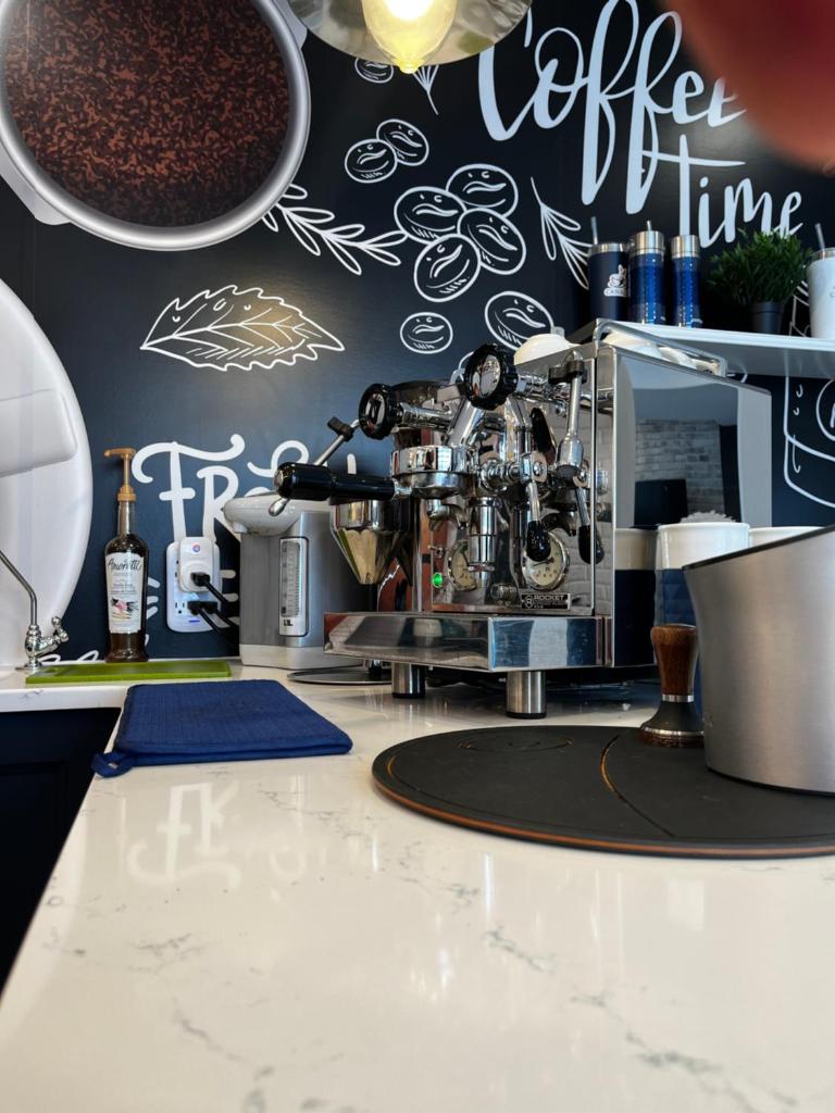Stunning Italian Cafe Themed Studio Apartment Backing on a Canal photo 4