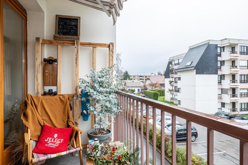 Bohemian Cocon Annecy - spacieux T2 - balcon avec vue dégagée - place de parking photo 4
