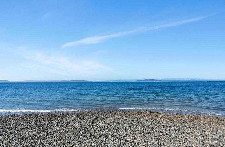 Seaside Serenity 1-BR Apt with peek-a-boo sound views photo 4