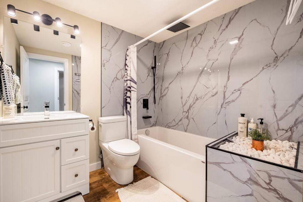 New&Stylish&Cozy Suit near Spruce Meadows Sleeps 6- Backyard-EV - Tap to explore photos
