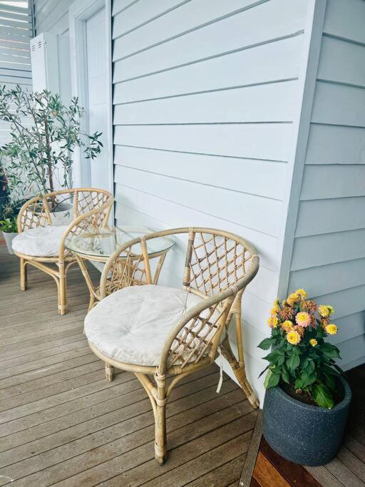 Coastal cottage - 400m to the beach, cafés & shops photo 2