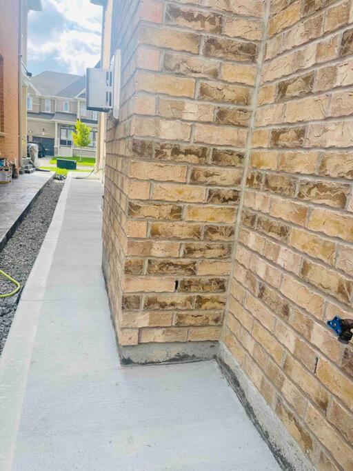Luxury 2-Bed Suit with Free Parking, Gazebo & Fire Pit photo 2