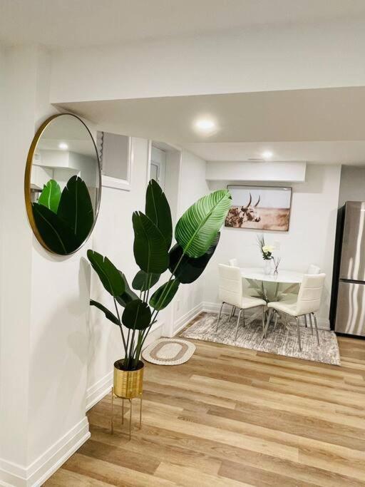 Luxury 2-Bed Suit with Free Parking, Gazebo & Fire Pit photo 3