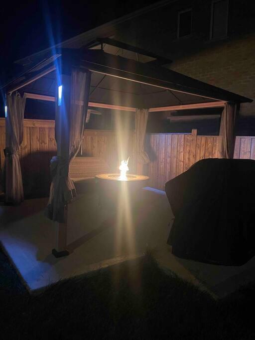Luxury 2-Bed Suit with Free Parking, Gazebo & Fire Pit photo 4