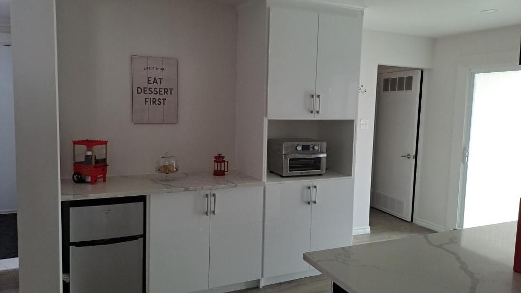 Modern and Cozy Complete House photo 1