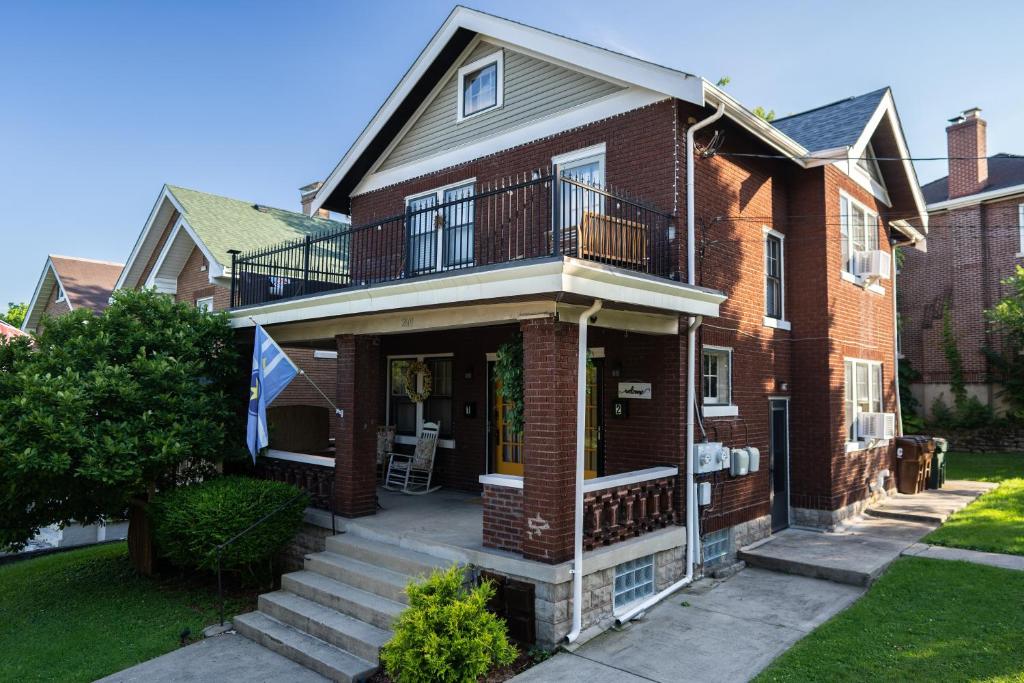 Historic Townhouse in Wallace Woods - Quiet, Easy Parking, Pets Welcome image