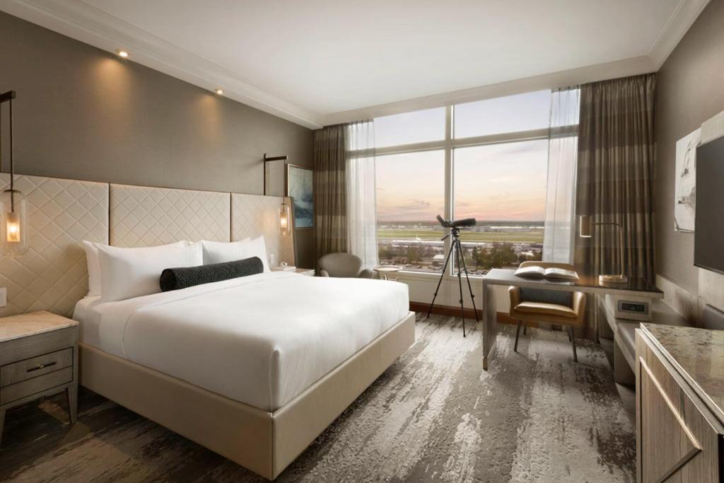 Fairmont Vancouver Airport In-Terminal Hotel photo 1