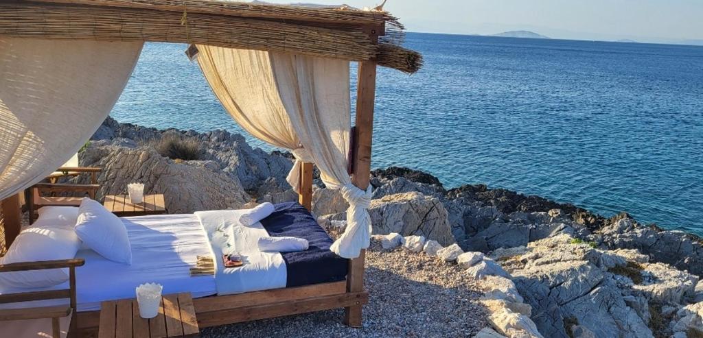 Aponisos island photo 3