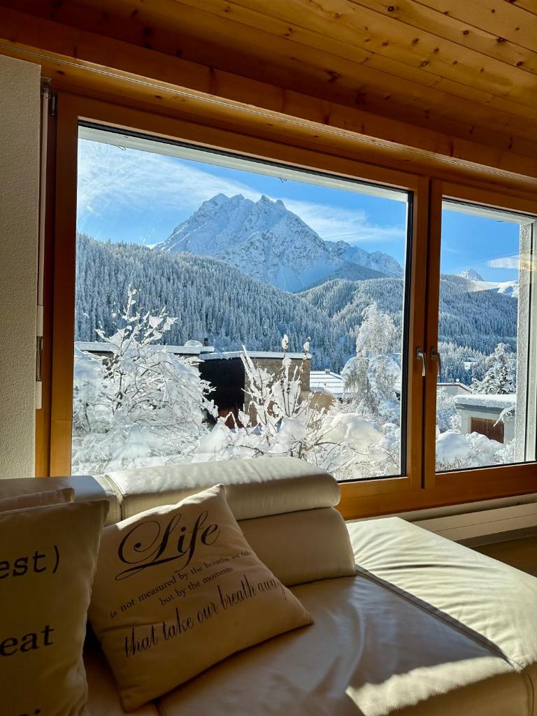 Chasa Stefania mit rundum Bergblick und Garten