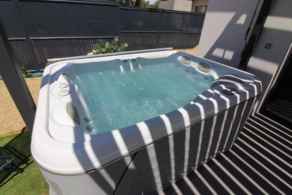 Pause spa sur la route du Ventoux adults only photo 2