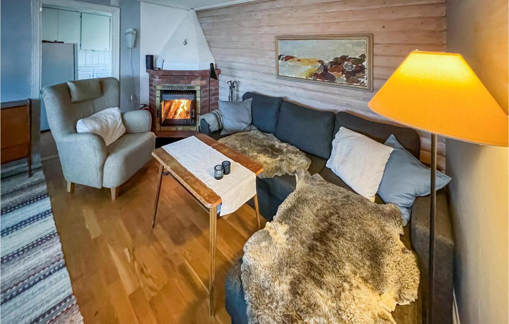 Cozy Home In Hkerum With Kitchen photo 2