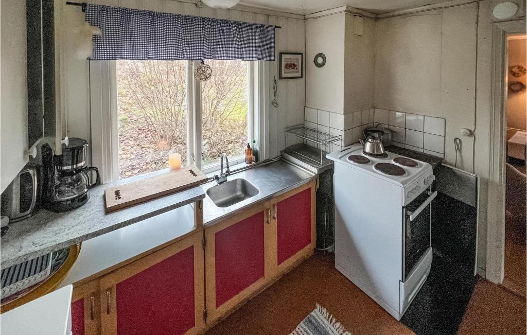 Cozy Home In Hkerum With Kitchen photo 4