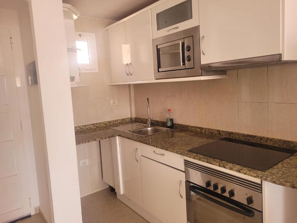Apartamento funcional en residencial con piscina en inmejorable ubicación en centro de la isla photo 2