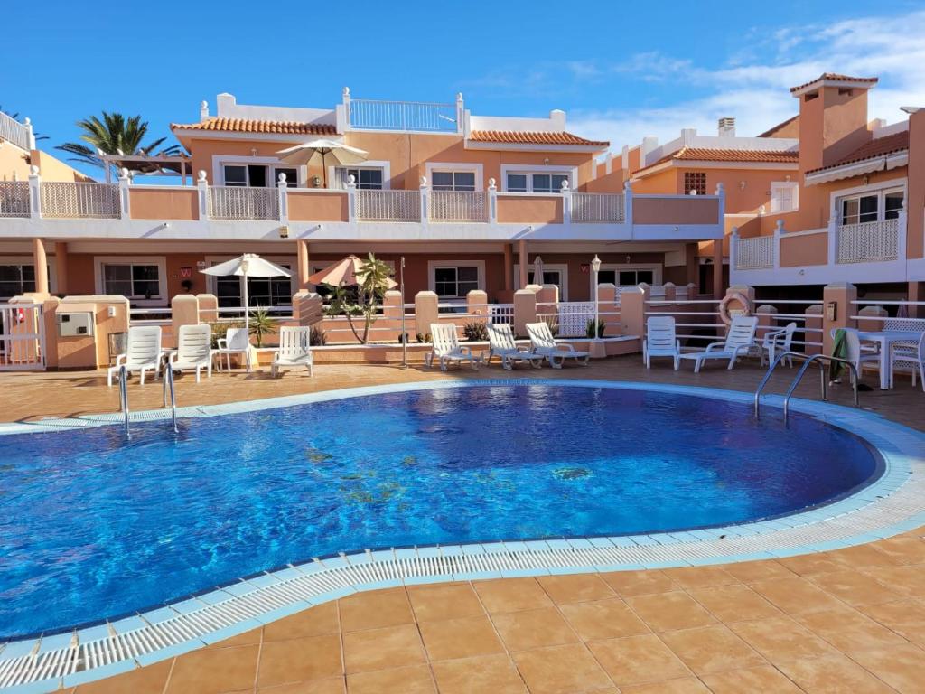 Apartamento funcional en residencial con piscina en inmejorable ubicación en centro de la isla photo 1