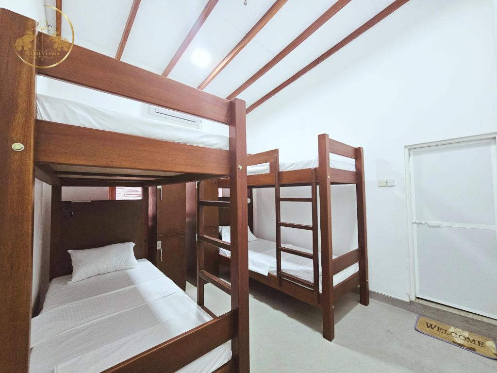 Galle Face Terrace Hostel by Tourlux - Tap to explore photos