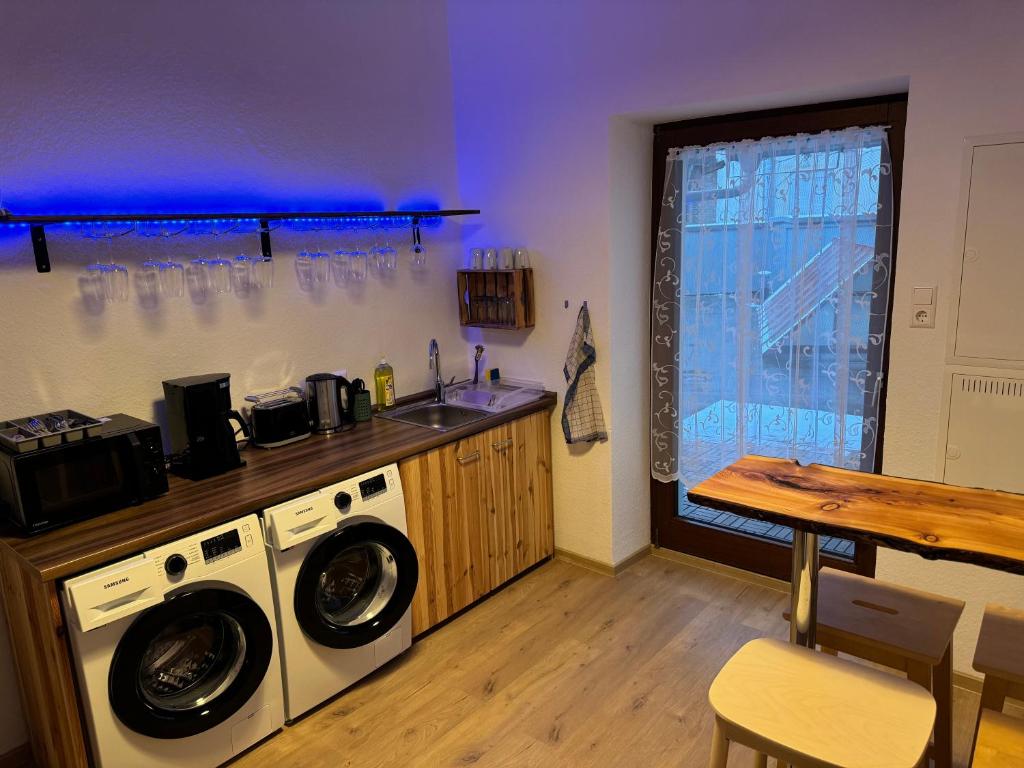 5-room apartment (120 sqm) with 2 bathrooms, 2 kitchens, bar area & balcony directly in the city centre photo 2