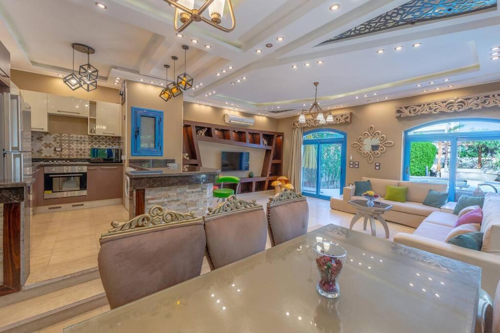 Spacious villa with private pool - Tap to explore photos
