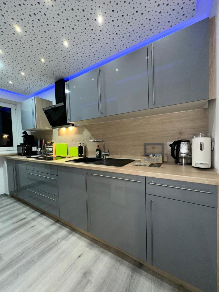 Modern Apartments Neuburg 2 - TOP NEU - 2 Zimmer, Komfort, Balkon, Wi-Fi, Smart TV, Dusche, Küche photo 4