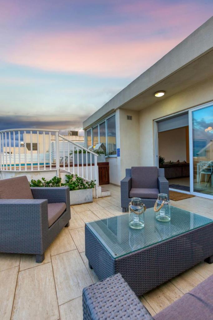 Pool Penthouse-Hosted by Sweetstay photo 2