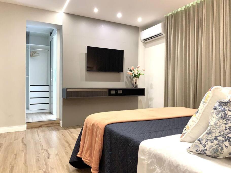 Espaçoso, moderno e excelente localização photo 2