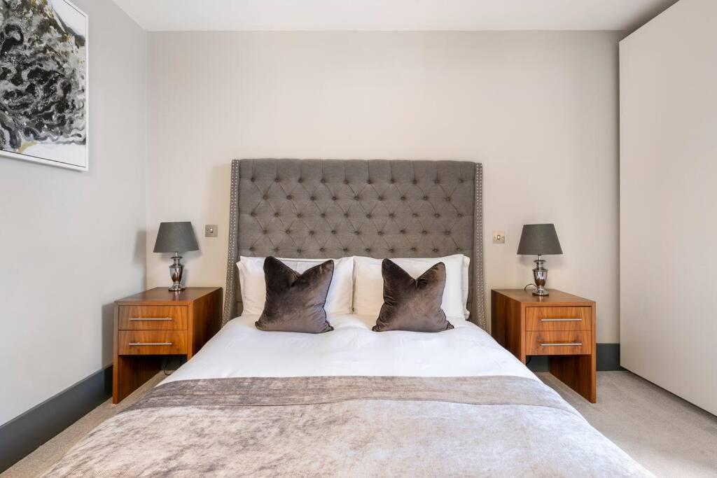 Immaculate 3 Bed Apartment with Private Entrance in Inverleith - Tap to explore photos