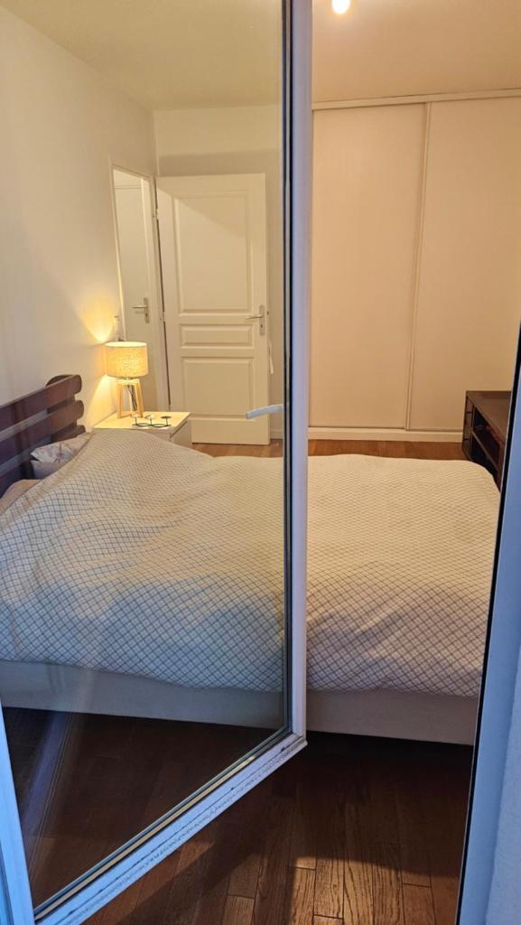 Chambre privée dans bel appartement. photo 3