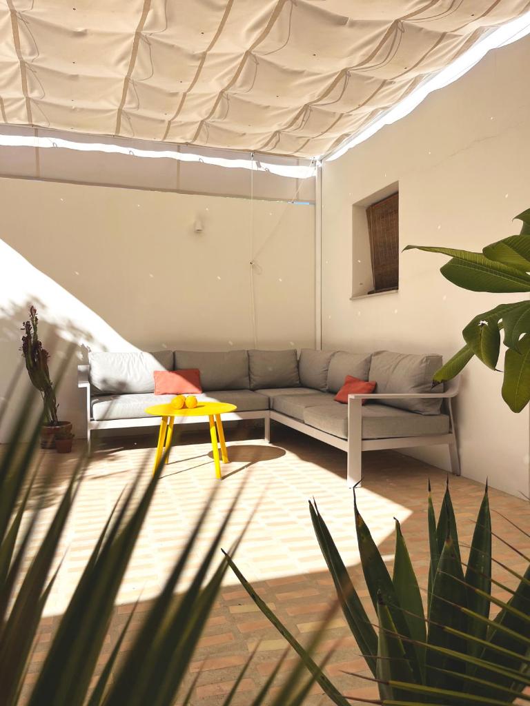 Design & art, patio with orange tree, near Seville photo 2