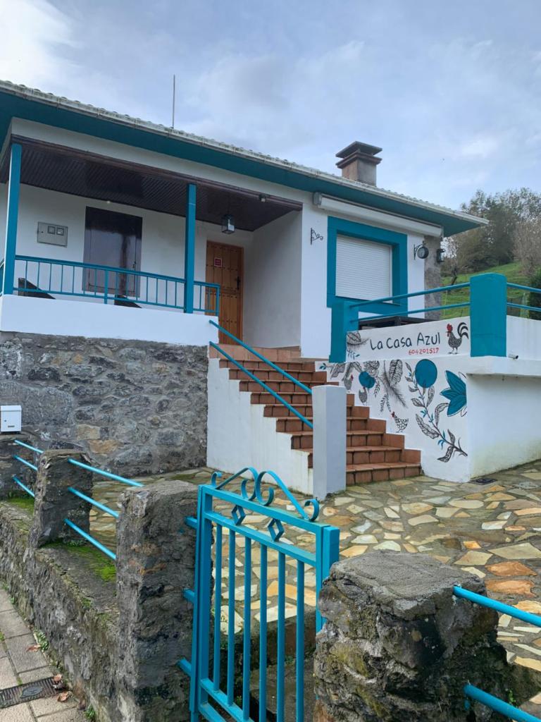 LA CASA AZUL, en plena naturaleza con Piscina, jardín, barbacoa, saltador y acceso al río Asón photo 2