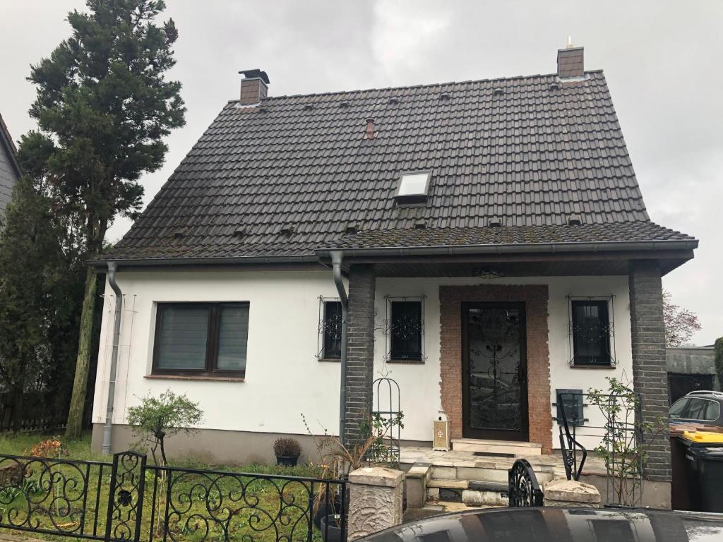 Souterrain Wohnung in der Nähe vom Düsseldorfer Flughafen