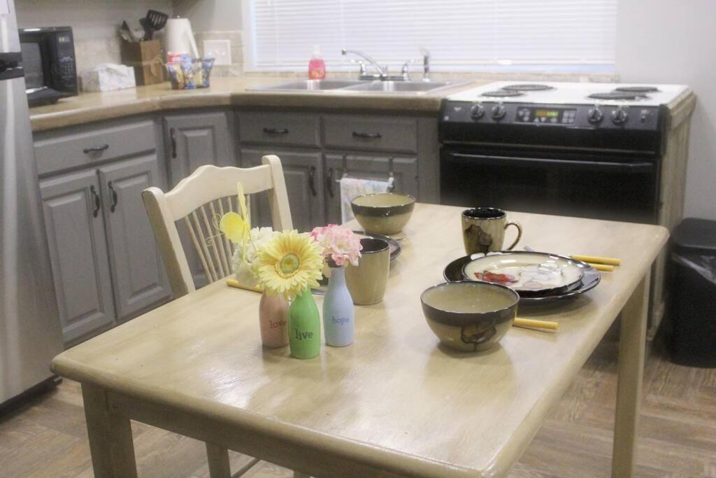 Rustic & Bright 1 Bed Apt. image