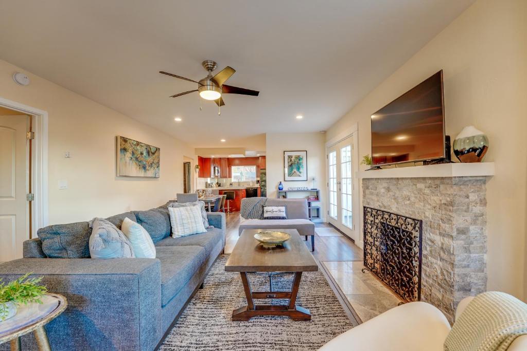 La Jolla Oasis - Pet Friendly, Large Backyard, Walk2Beach & Location! - Tap to explore photos