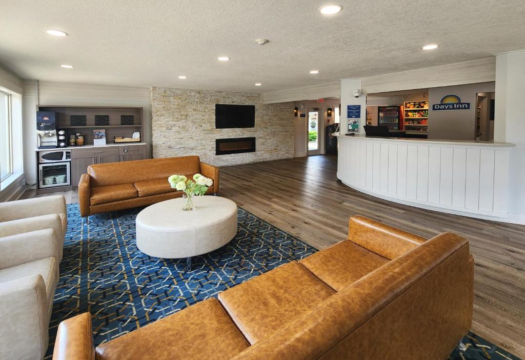 Days Inn by Wyndham Kelowna photo 3