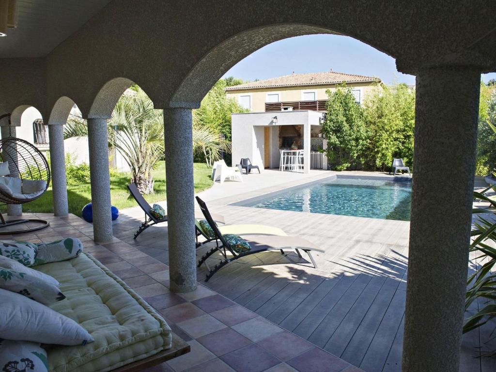 Villa with private pool photo 1