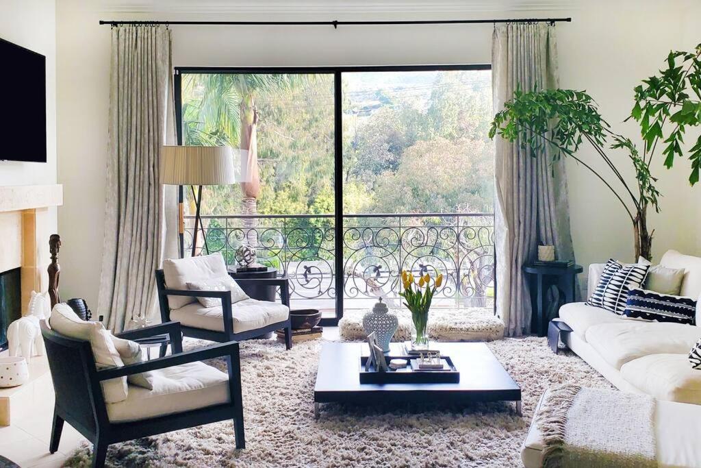 Stylish Pacific Palisades Gem image